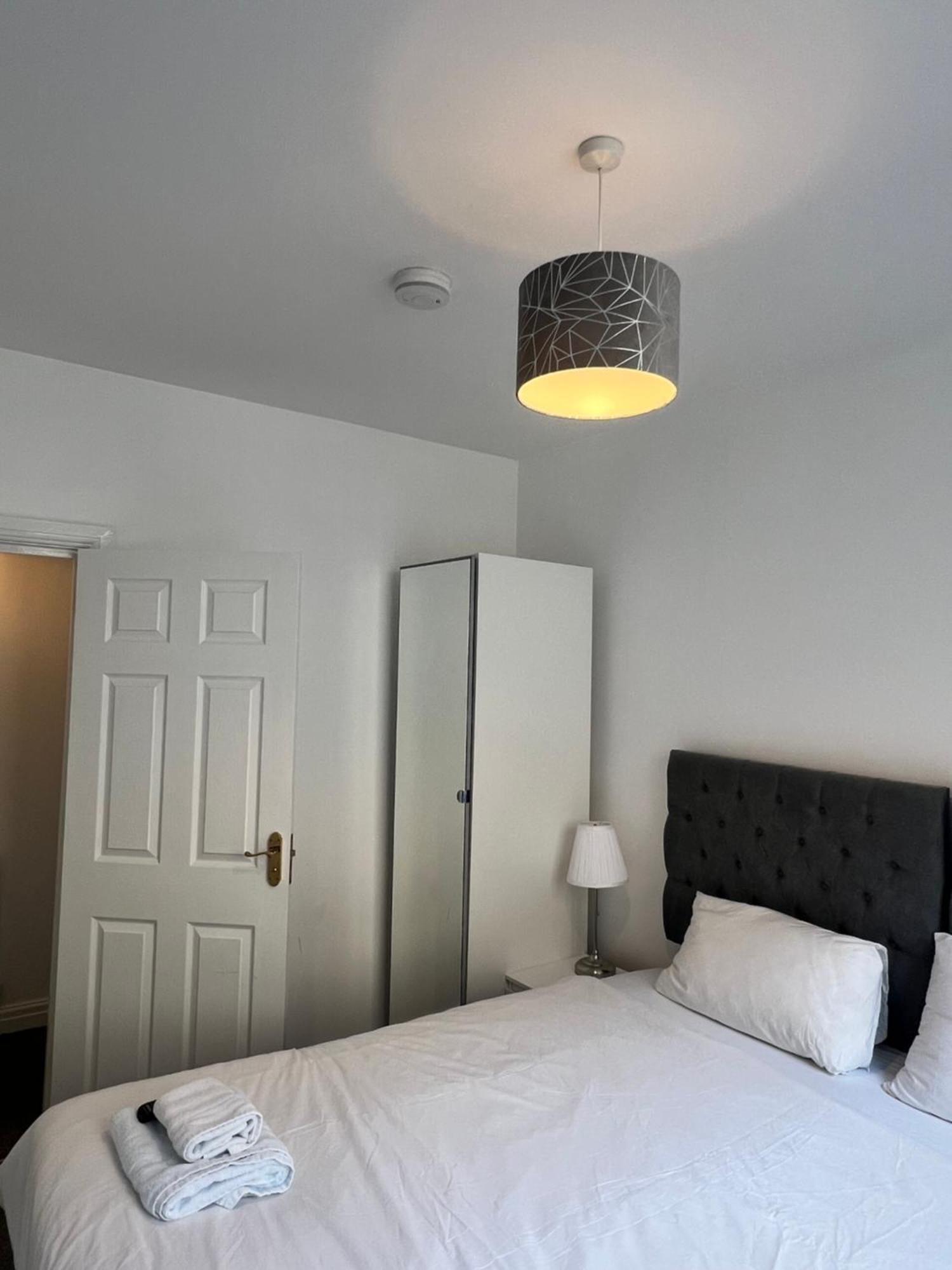 בלקפול Granada Apartments Queen'S Promenade מראה חיצוני תמונה