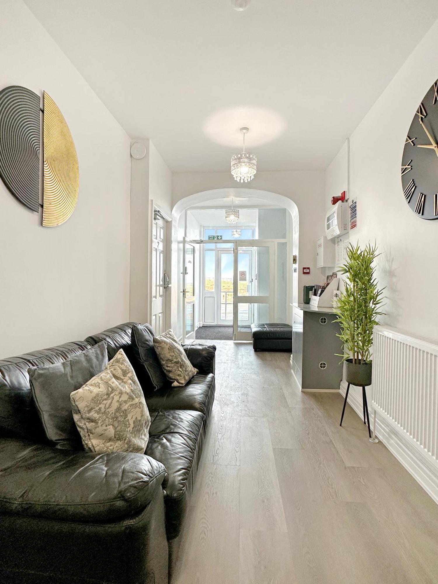 בלקפול Granada Apartments Queen'S Promenade מראה חיצוני תמונה