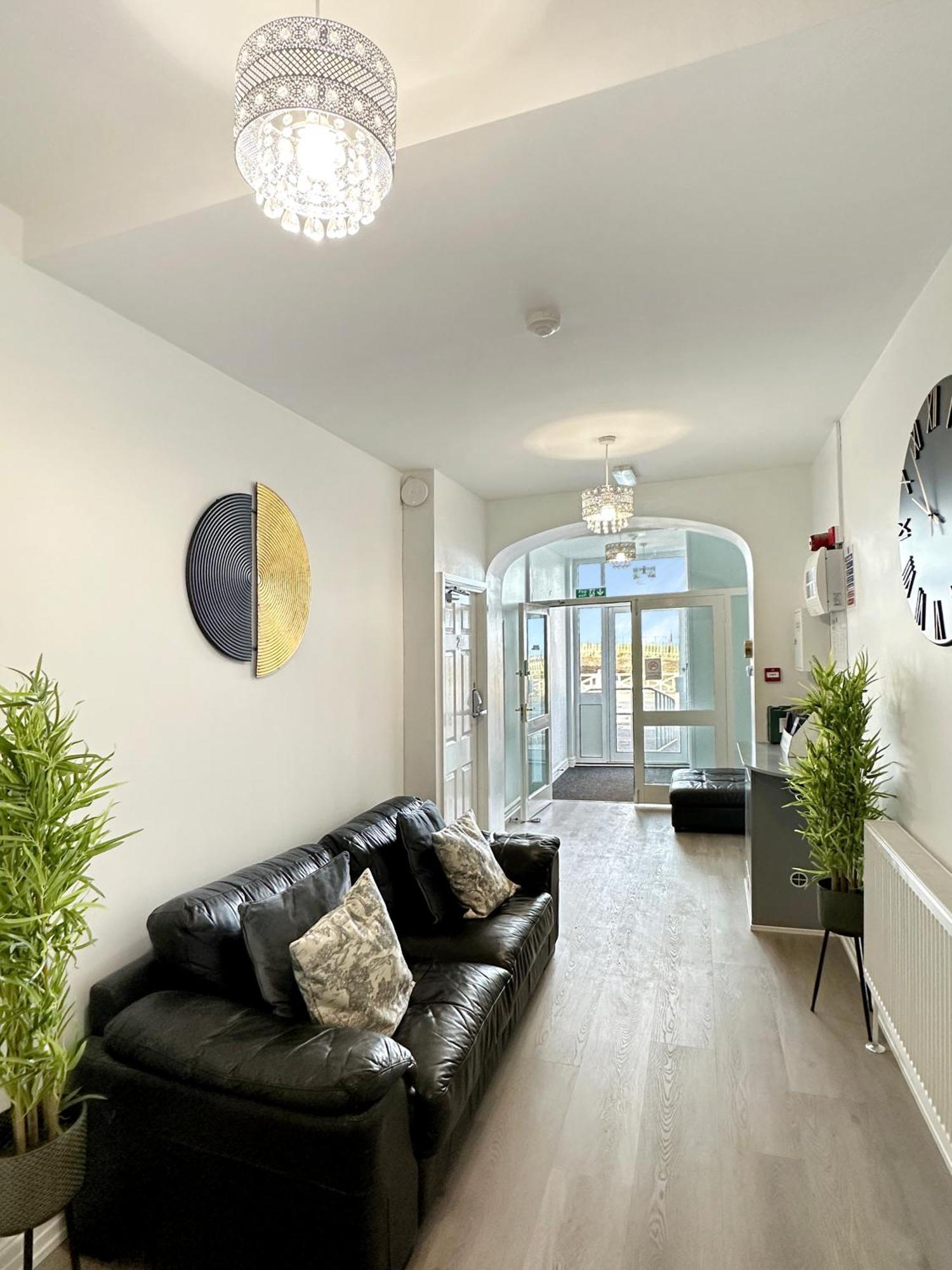 בלקפול Granada Apartments Queen'S Promenade מראה חיצוני תמונה