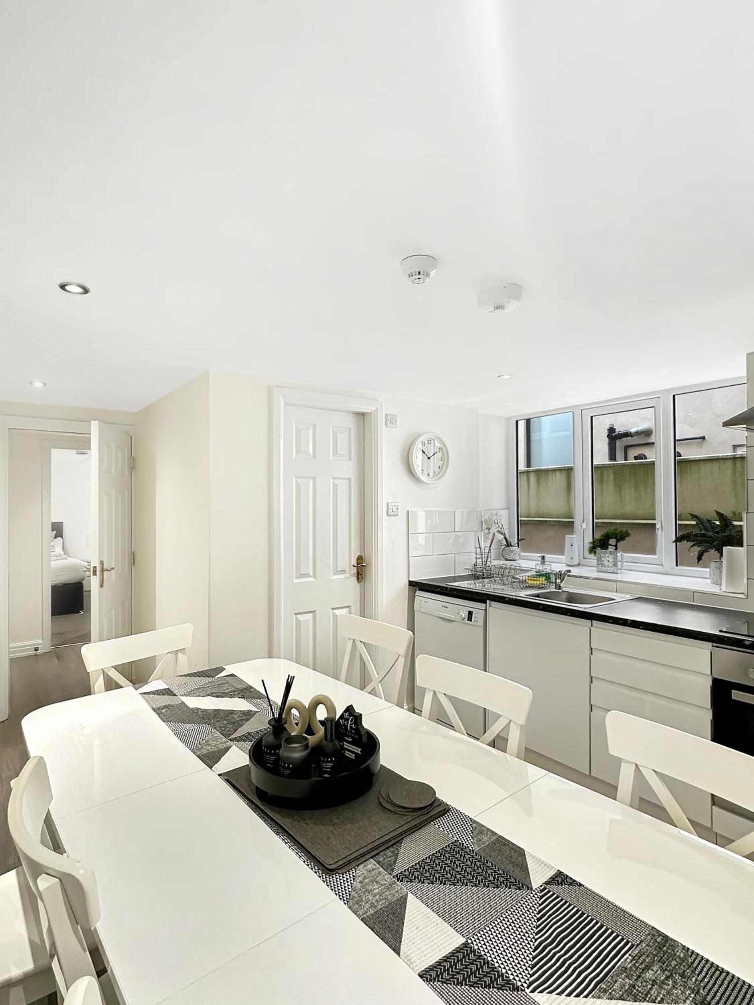 בלקפול Granada Apartments Queen'S Promenade מראה חיצוני תמונה