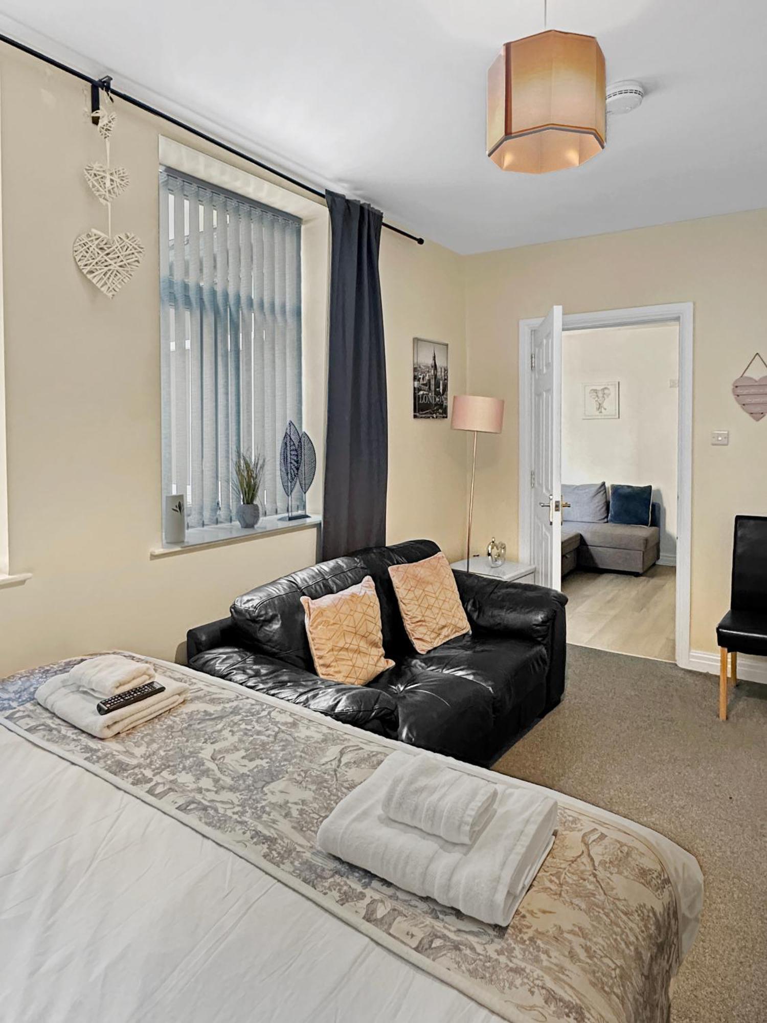 בלקפול Granada Apartments Queen'S Promenade מראה חיצוני תמונה