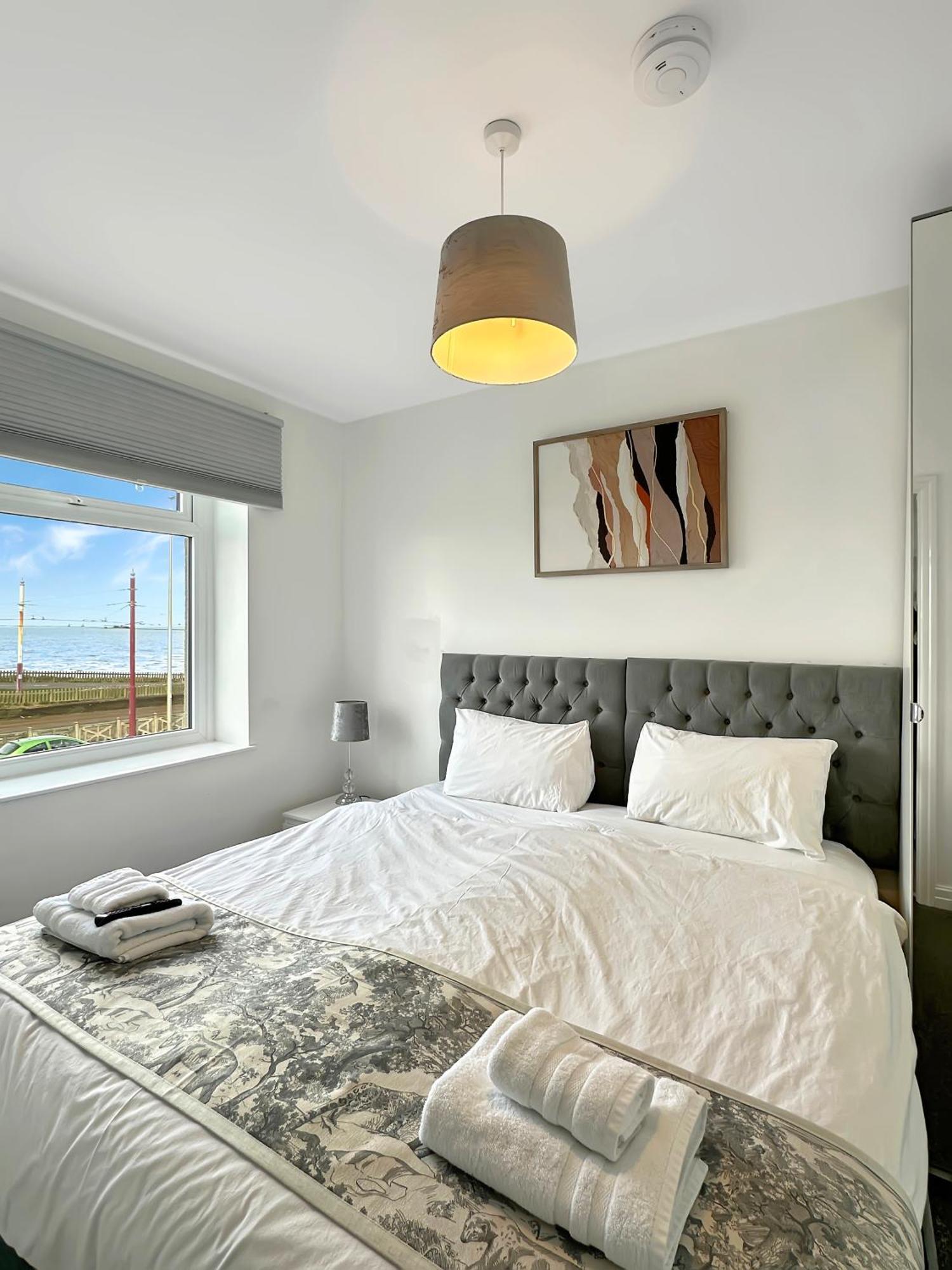 בלקפול Granada Apartments Queen'S Promenade מראה חיצוני תמונה