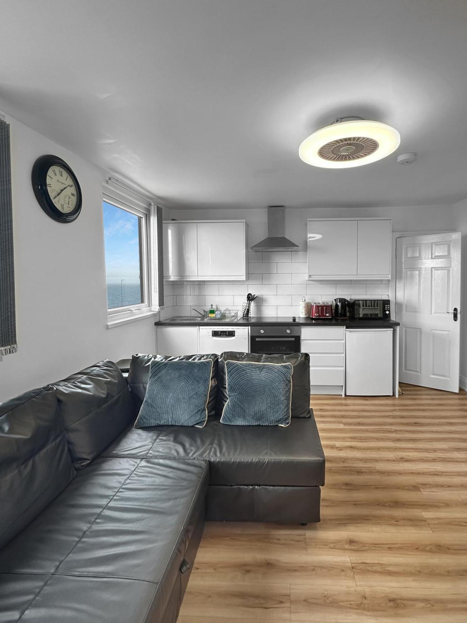 בלקפול Granada Apartments Queen'S Promenade מראה חיצוני תמונה