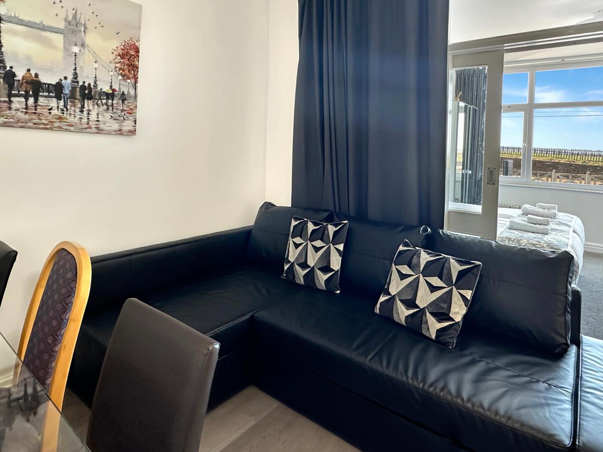 בלקפול Granada Apartments Queen'S Promenade מראה חיצוני תמונה