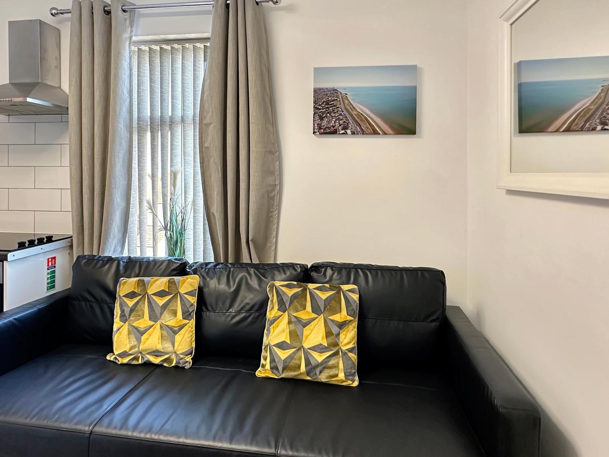 בלקפול Granada Apartments Queen'S Promenade מראה חיצוני תמונה