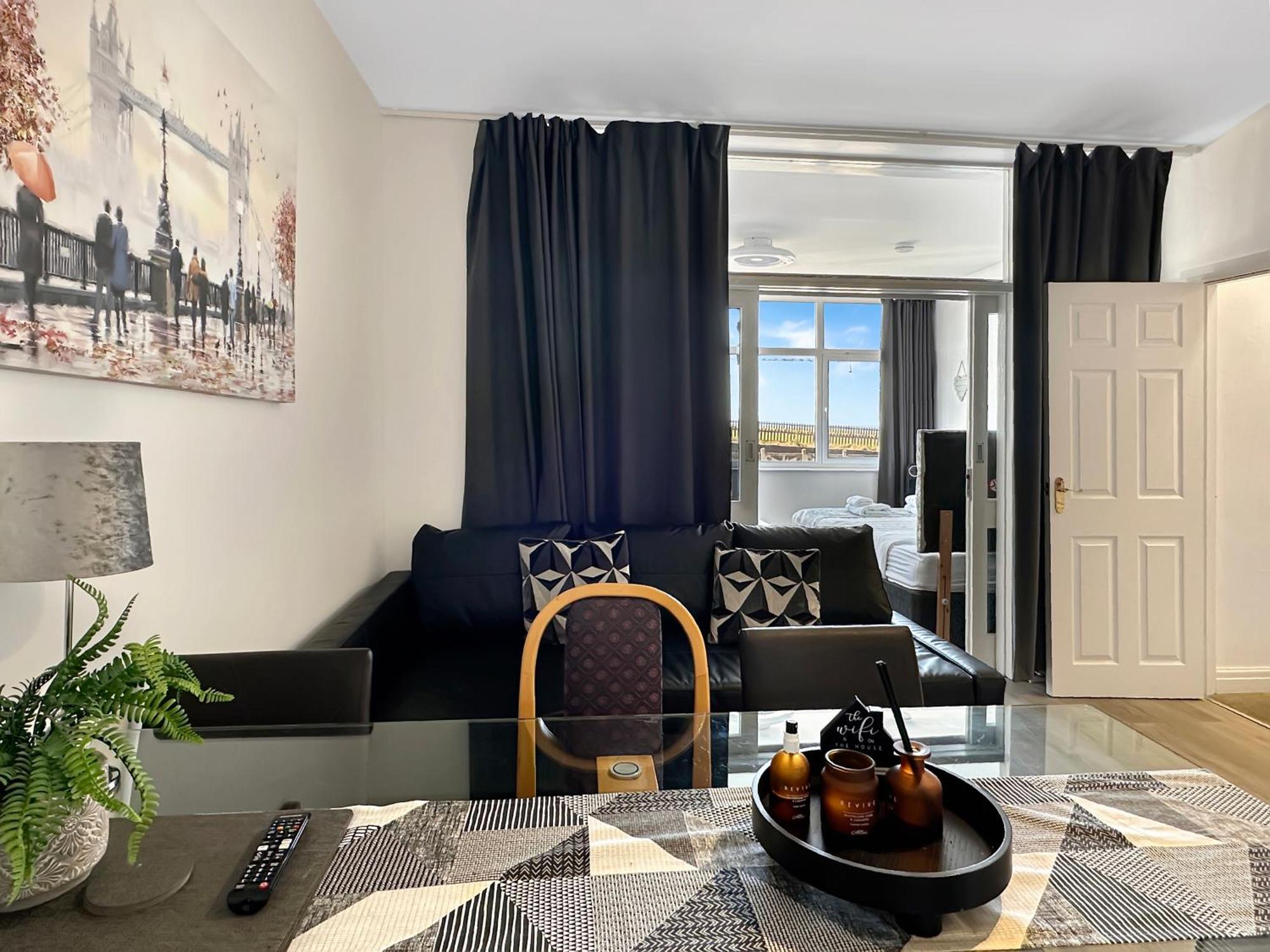 בלקפול Granada Apartments Queen'S Promenade מראה חיצוני תמונה