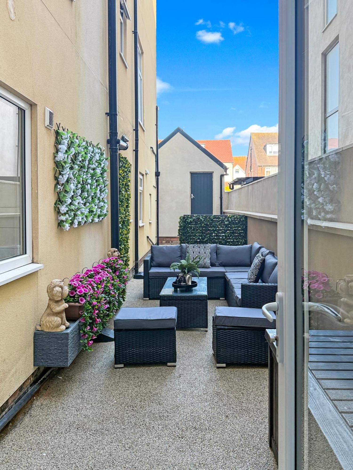 בלקפול Granada Apartments Queen'S Promenade מראה חיצוני תמונה